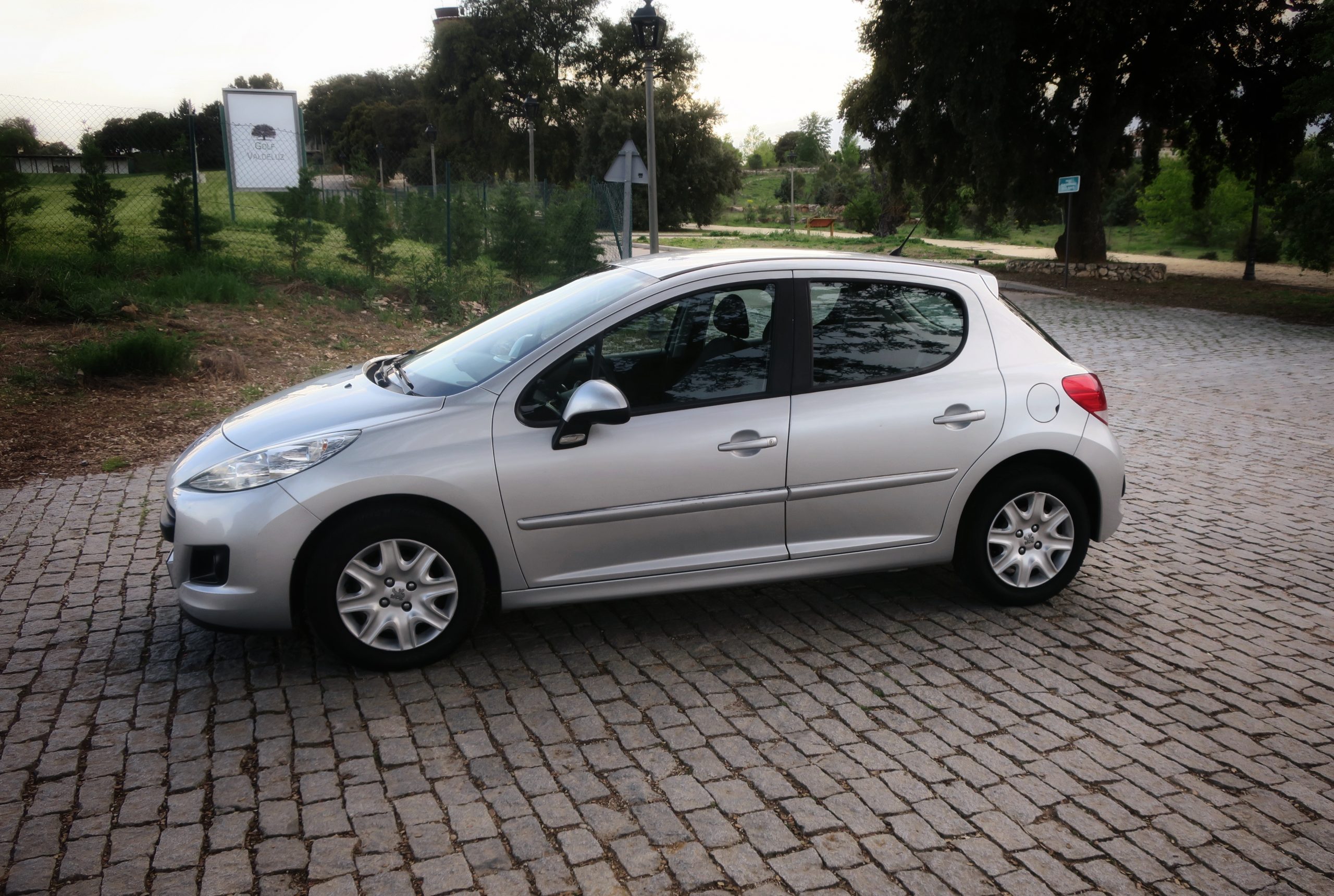 Peugeot 207 Access 1.4 HDi 70CV