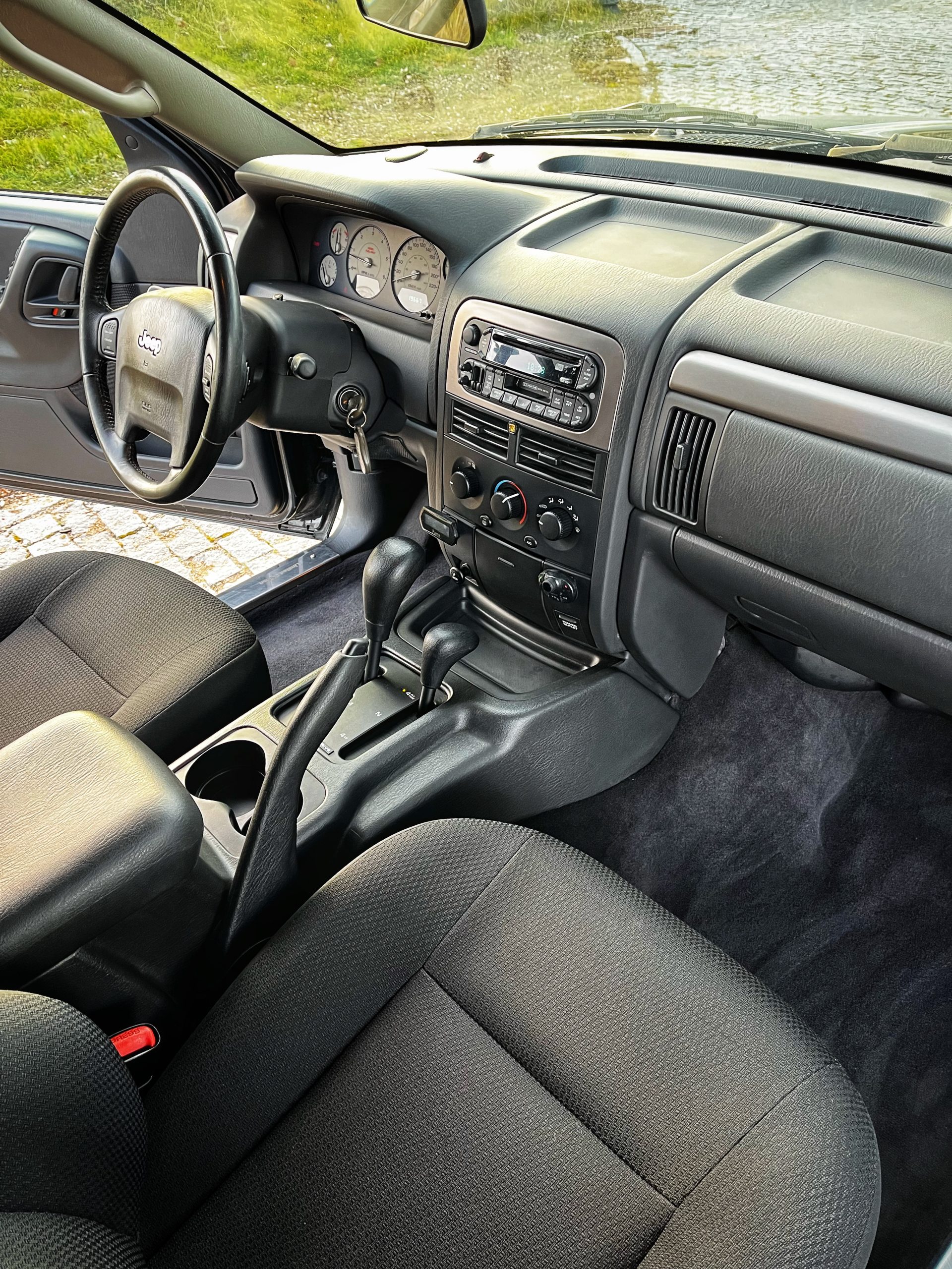 VENDIDO – Jeep Grand Cherokee Silver Creek 2.7 CRD 163cv