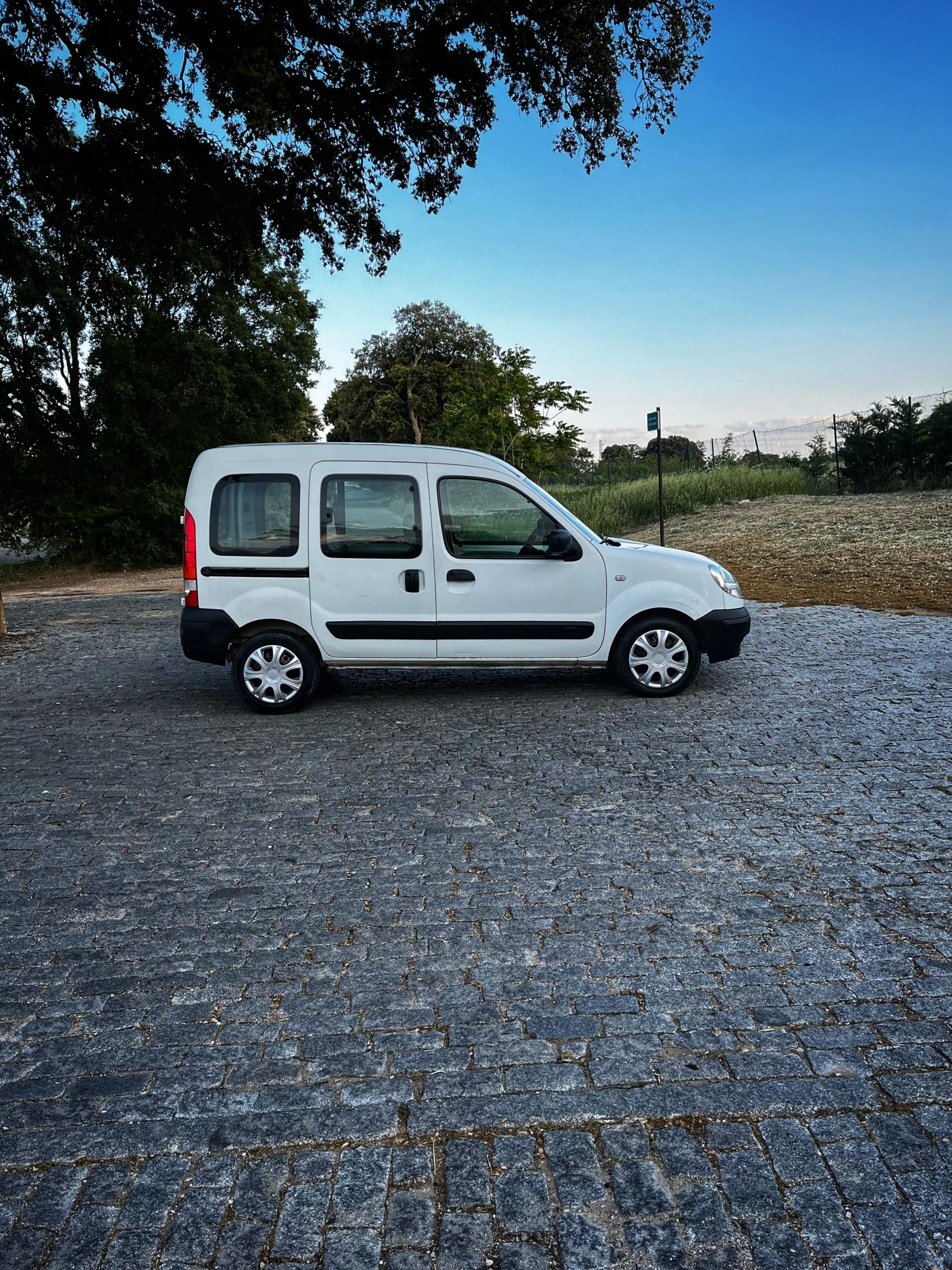 VENDIDO: Renault Kangoo Combi dCi 70cv Pack Authentique