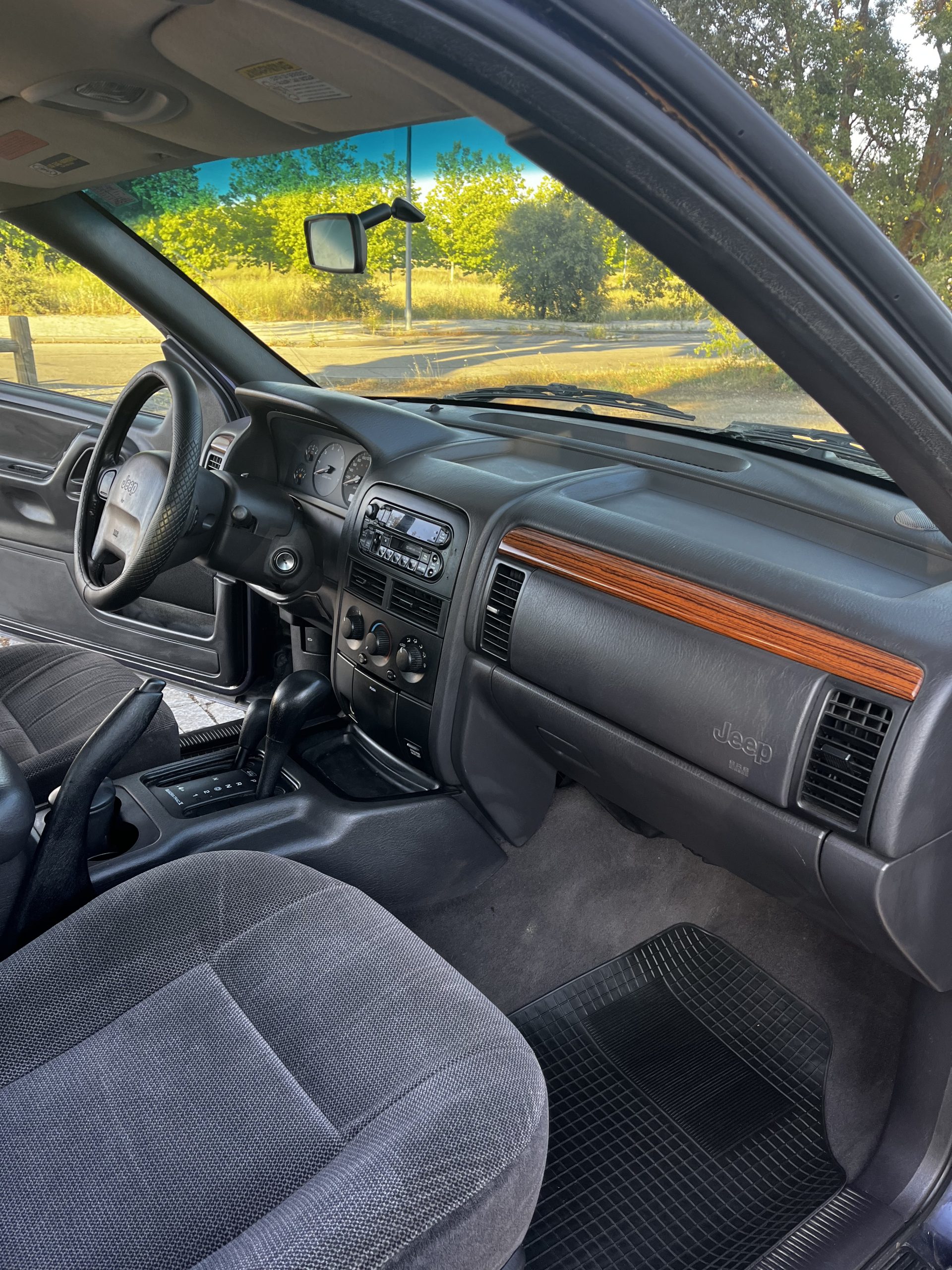 Jeep Grand Cherokee Laredo 4.0 190cv