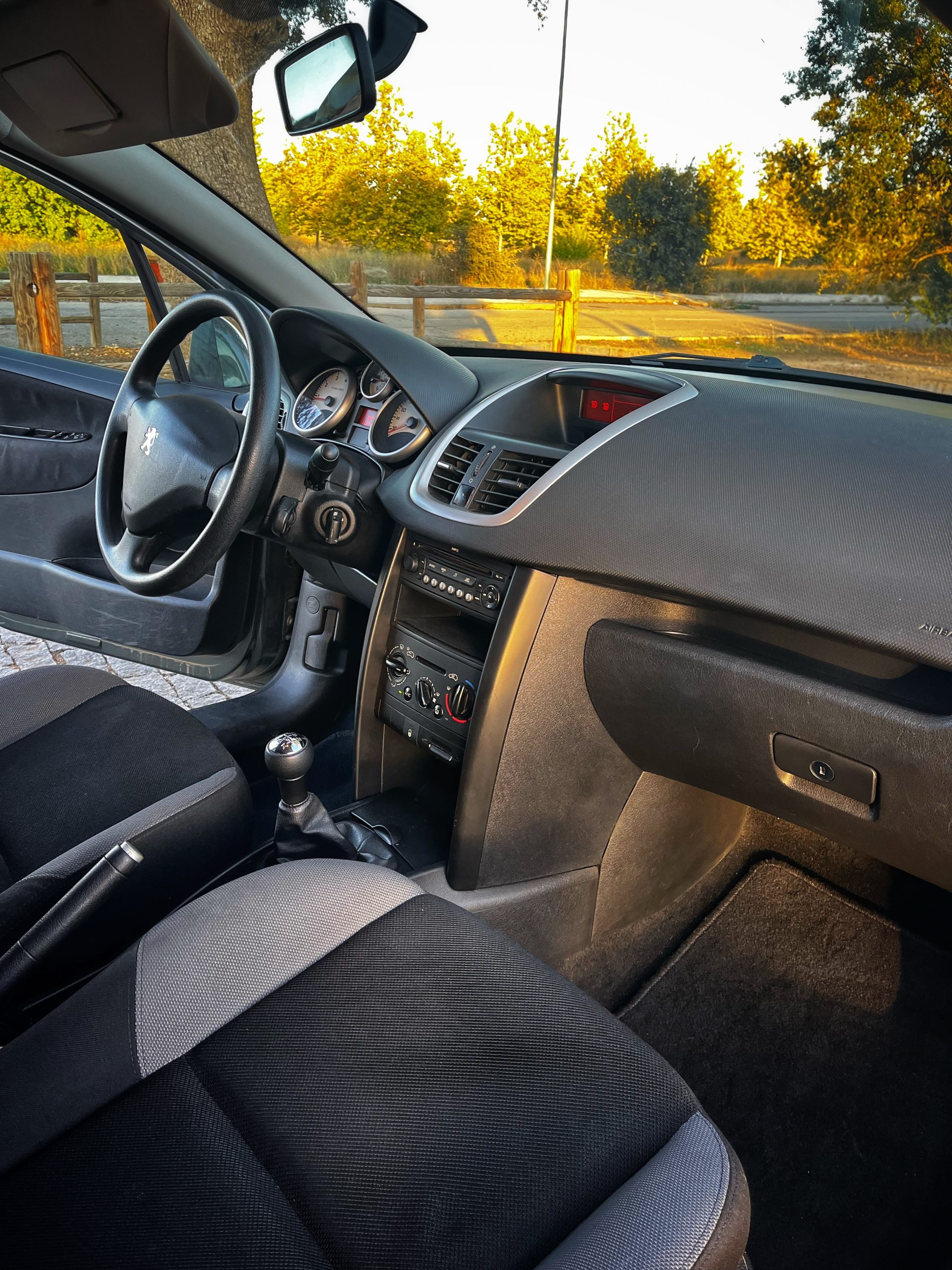 VENDIDO: Peugeot 207 Confort 1.4 VTi 95cv 16v