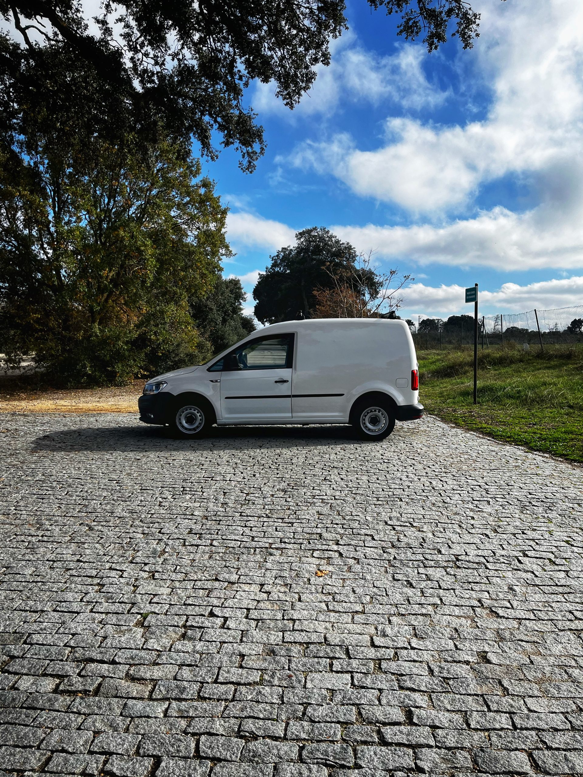 VENDIDA: VOLKSWAGEN CADDY FURGÓN 2.0 TDI 75CV