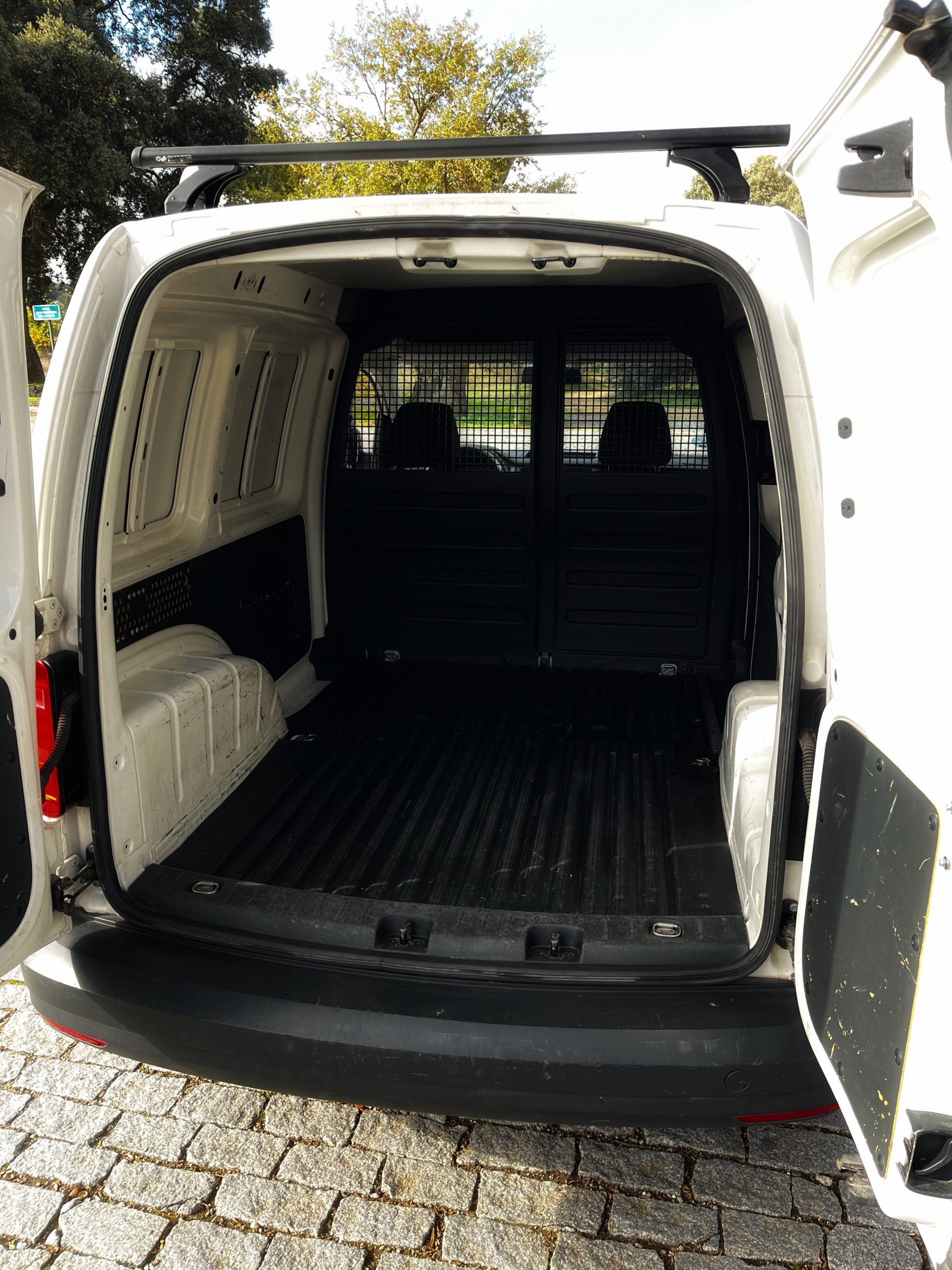 VENDIDA: VOLKSWAGEN CADDY FURGÓN 2.0 TDI 75CV