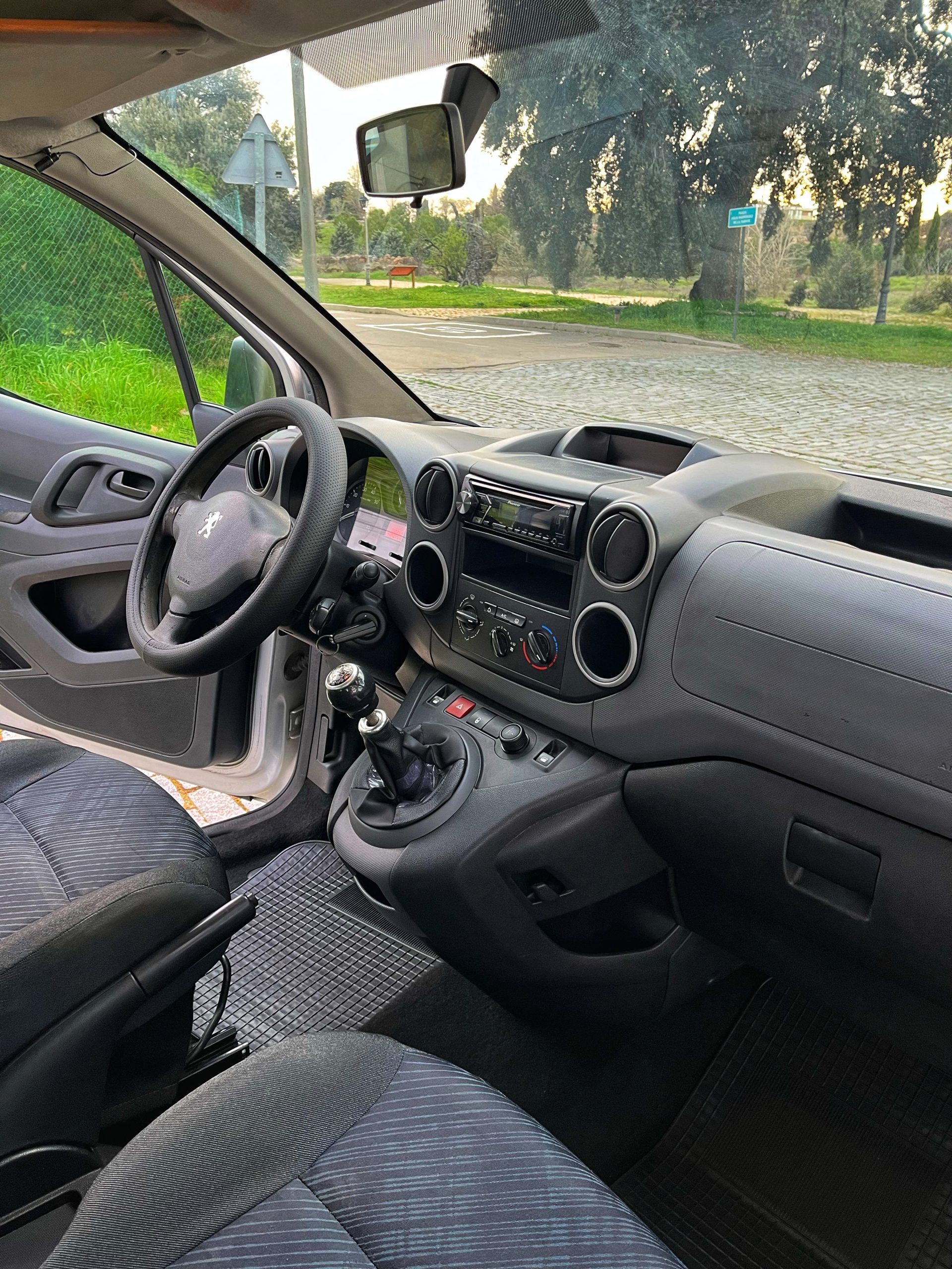 VENDIDO: PEUGEOT PARTNER TEPEE COMBI 1.6 HDI 90CV