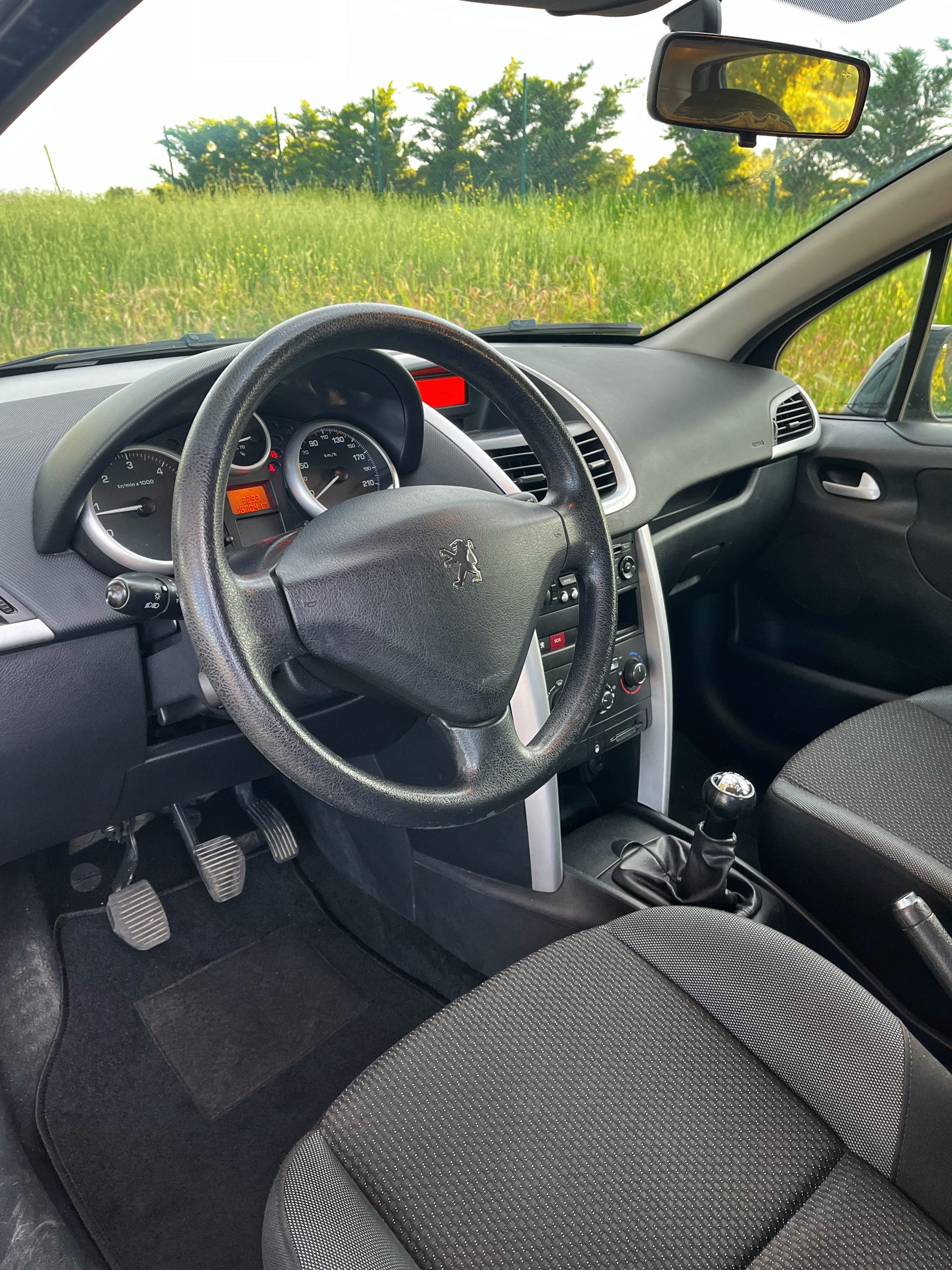 Vendido: Peugeot 207 Active 1.4 HDI 70cv