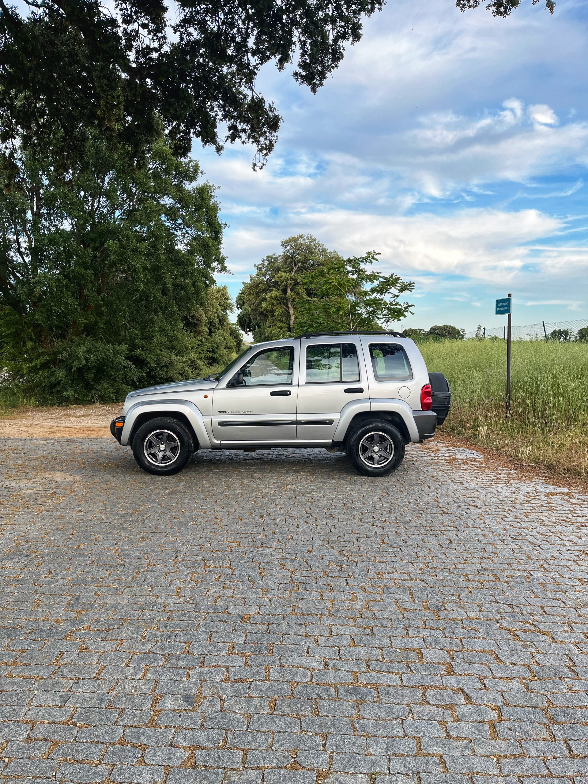 VENDIDO: Jeep Cherokee Sport 2.5CRD 143CV 4X4