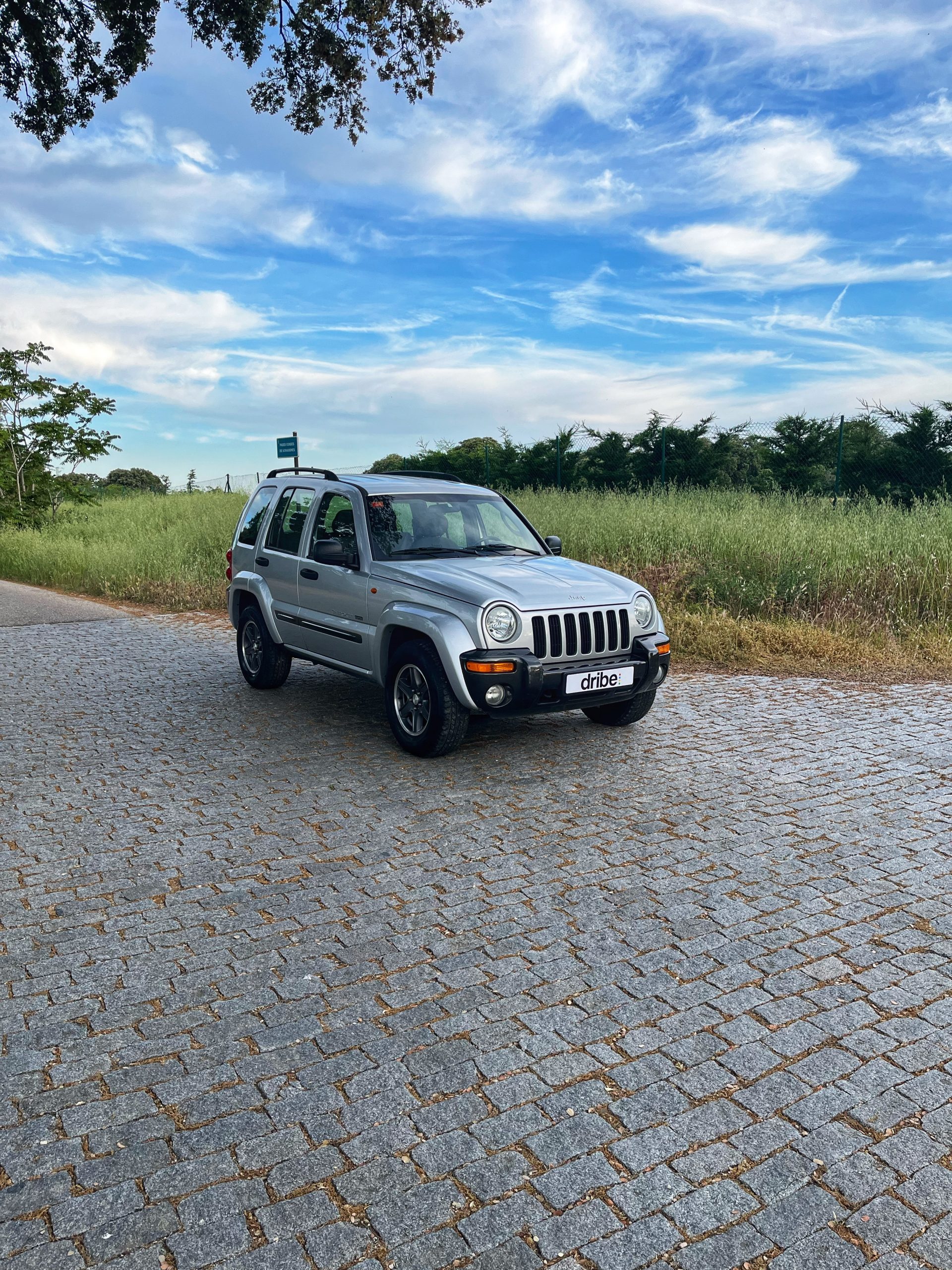VENDIDO: Jeep Cherokee Sport 2.5CRD 143CV 4X4