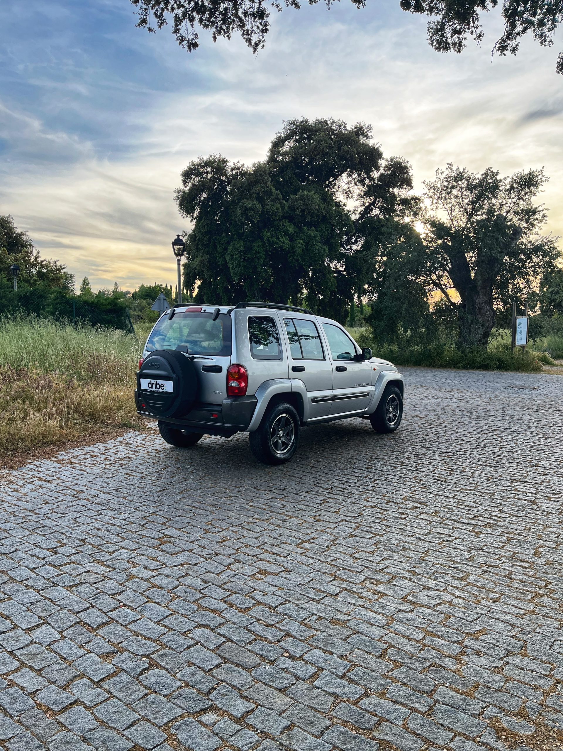 VENDIDO: Jeep Cherokee Sport 2.5CRD 143CV 4X4