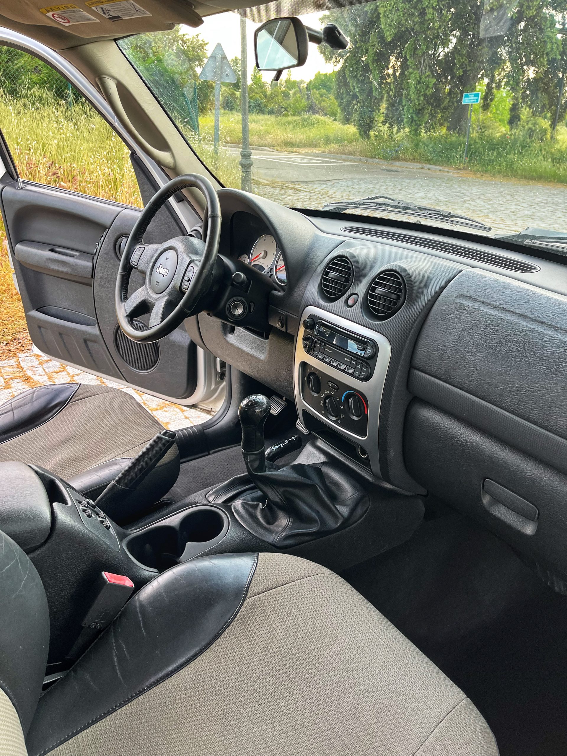 VENDIDO: Jeep Cherokee Sport 2.5CRD 143CV 4X4