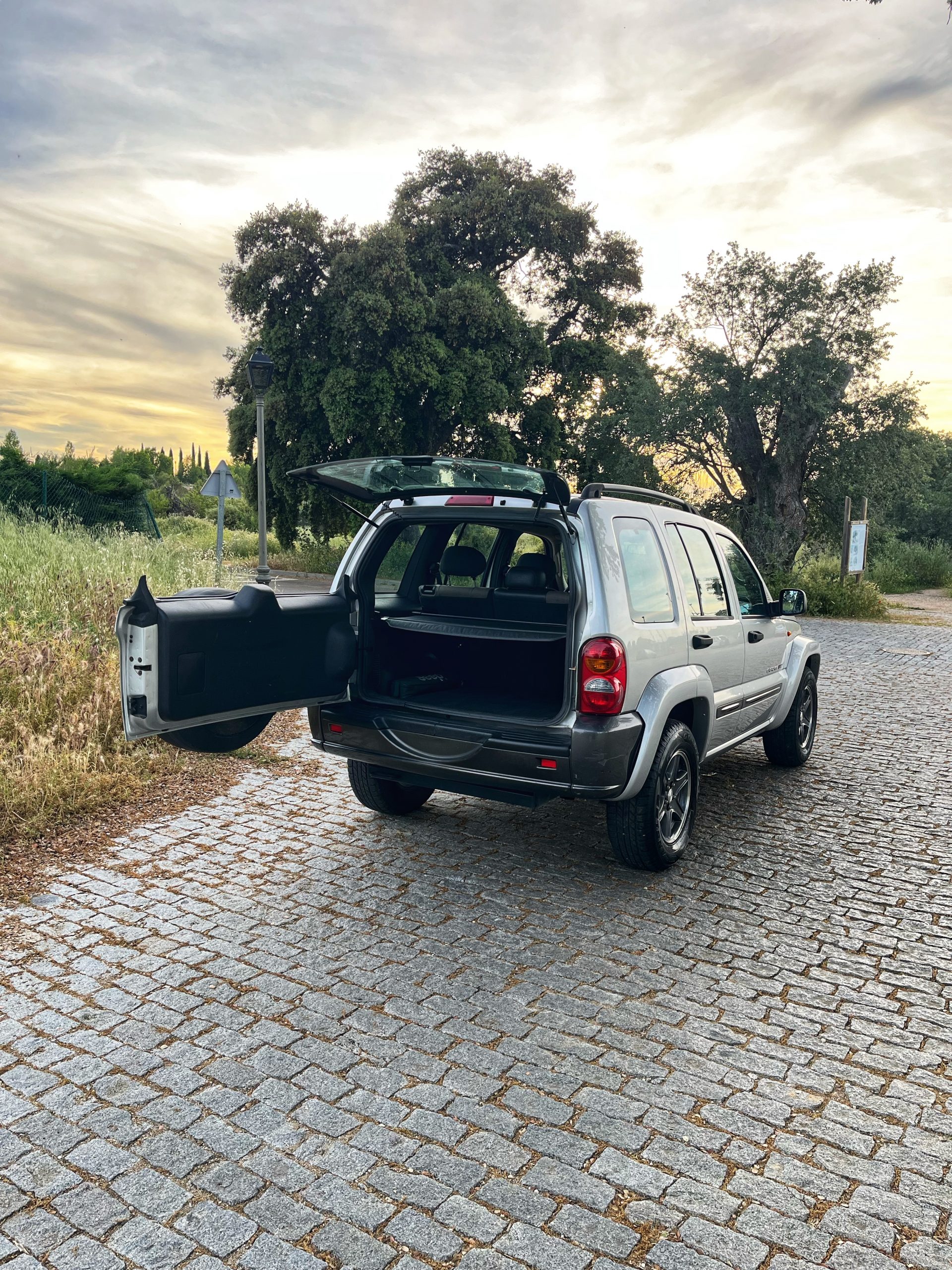 VENDIDO: Jeep Cherokee Sport 2.5CRD 143CV 4X4