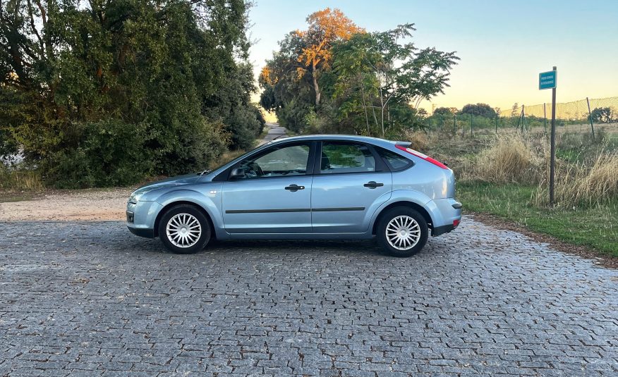 VENDIDO: FORD FOCUS TREND 1.6 100CV