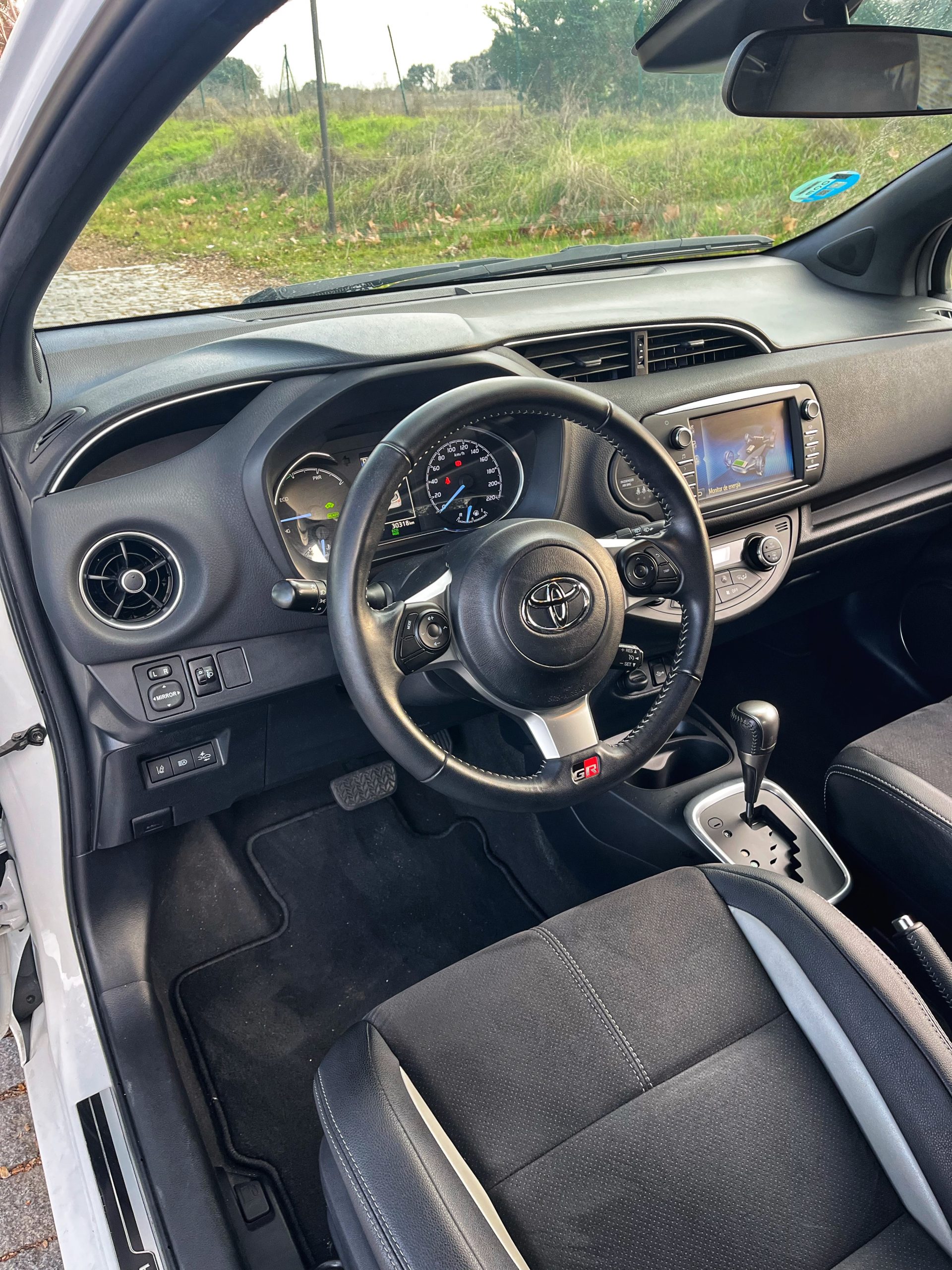 TOYOTA YARIS 100h GR SPORT