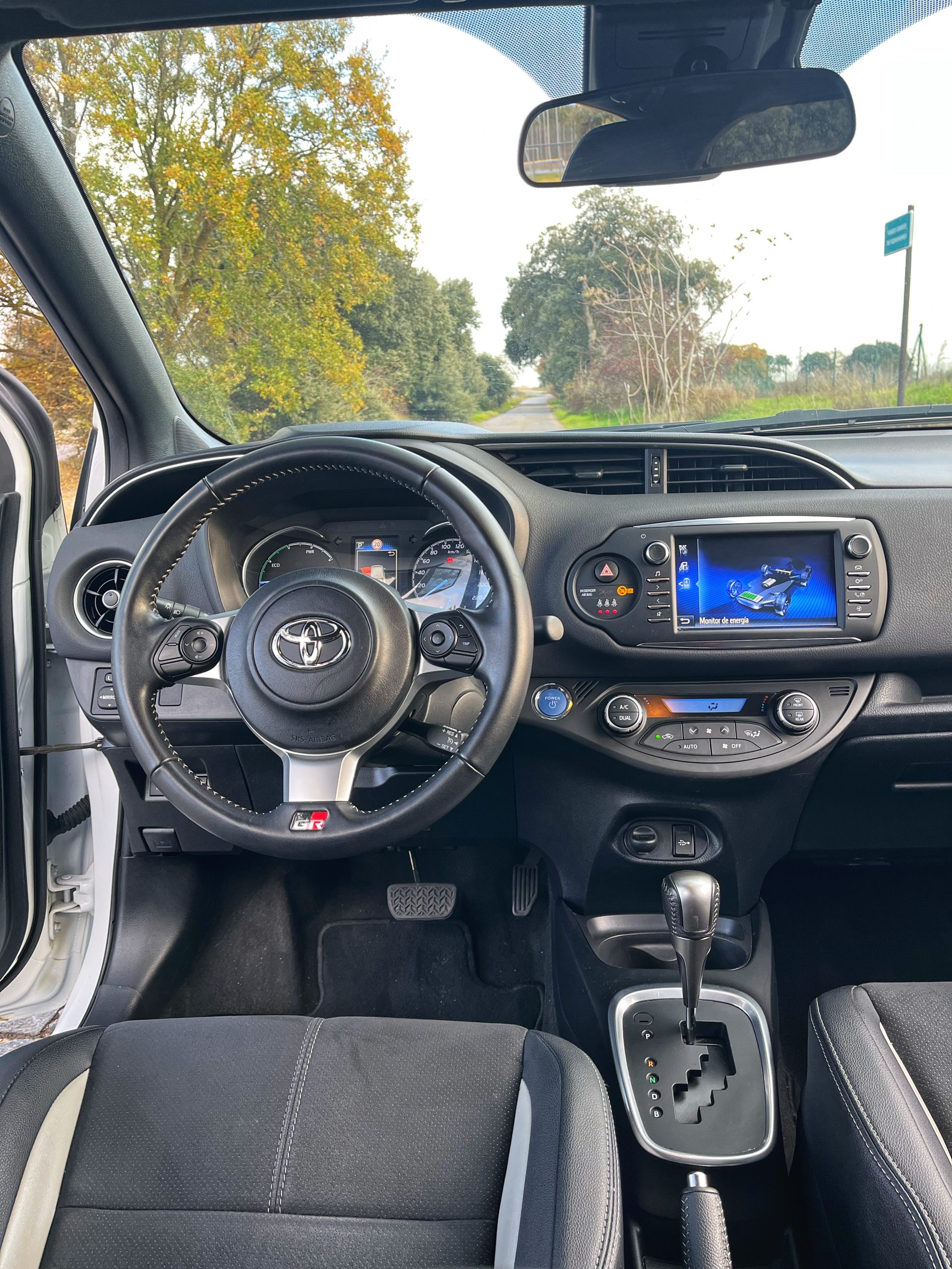 TOYOTA YARIS 100h GR SPORT