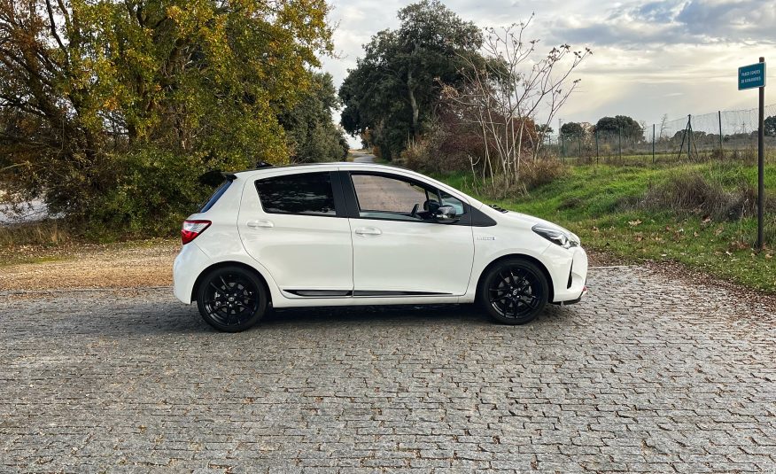 TOYOTA YARIS 100h GR SPORT