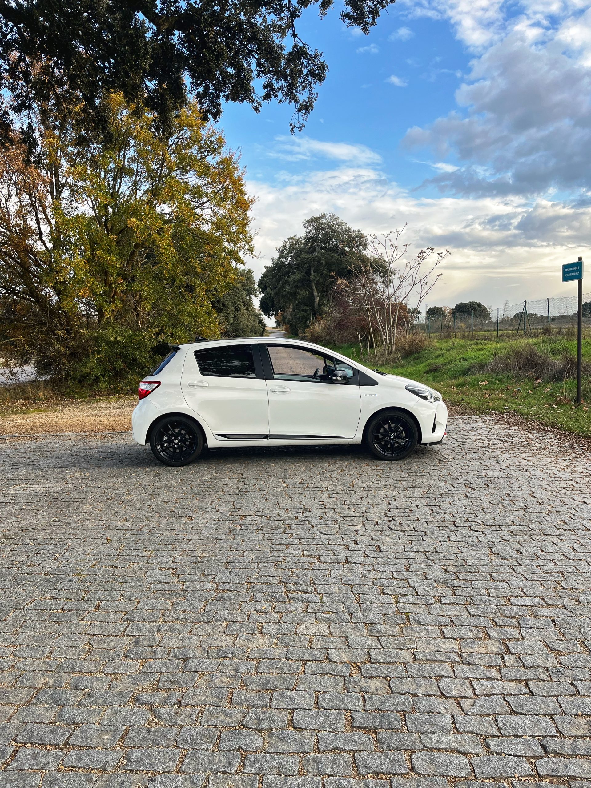 TOYOTA YARIS 100h GR SPORT