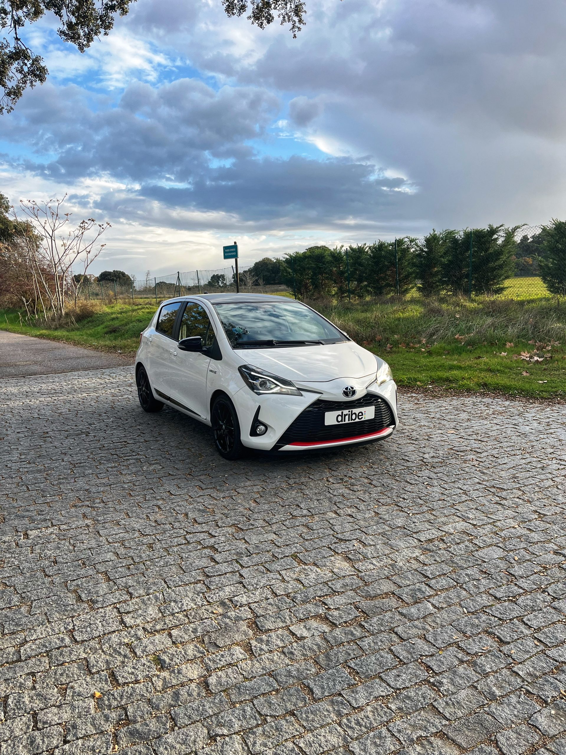 TOYOTA YARIS 100h GR SPORT