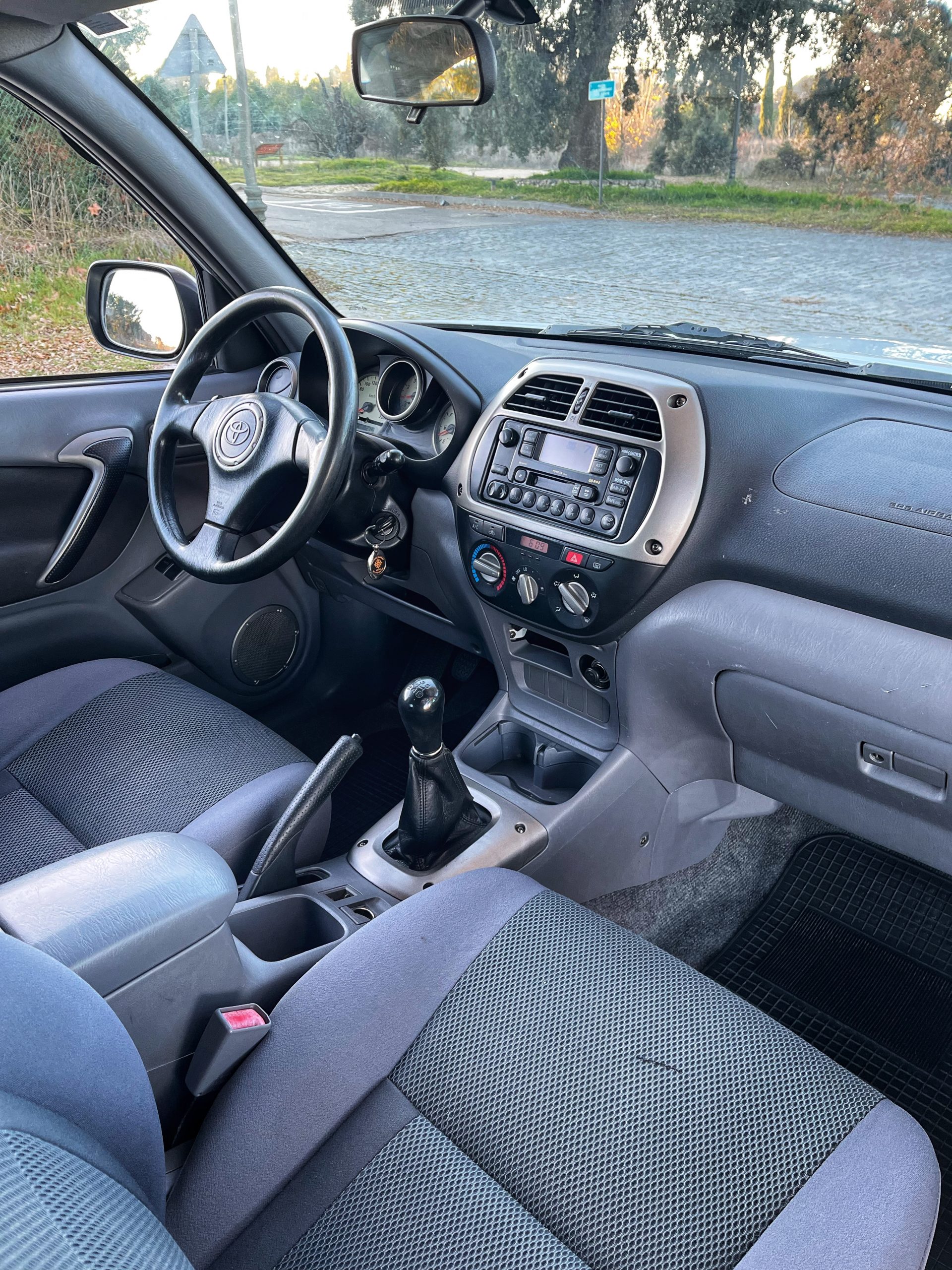 VENDIDO: TOYOTA RAV4 2.0 VVTi 150cv 4×4