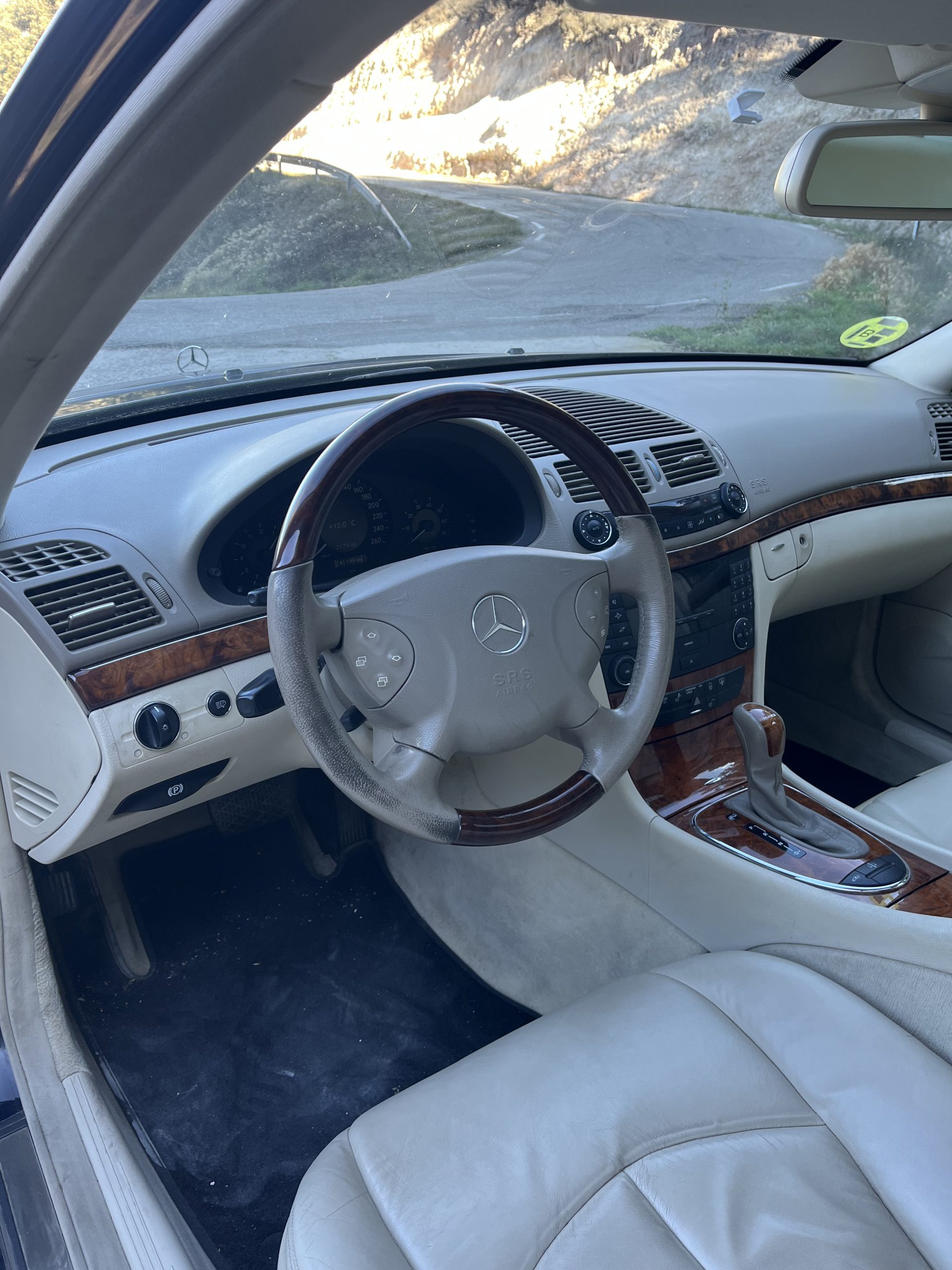 MERCEDES – BENZ E500 5.0 V8 306CV