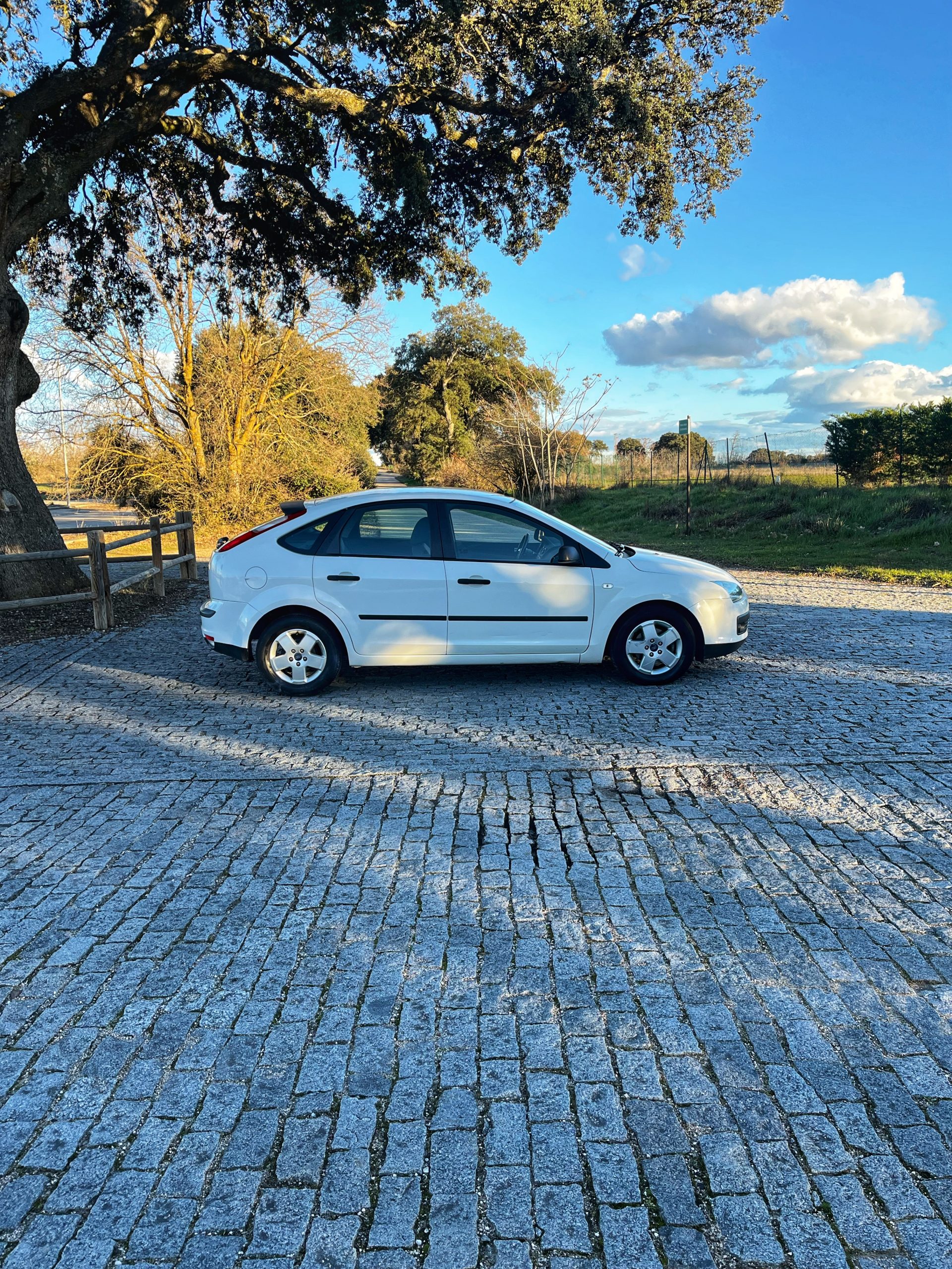 VENDIDO: FORD FOCUS AMBIENTE 1.6 100CV