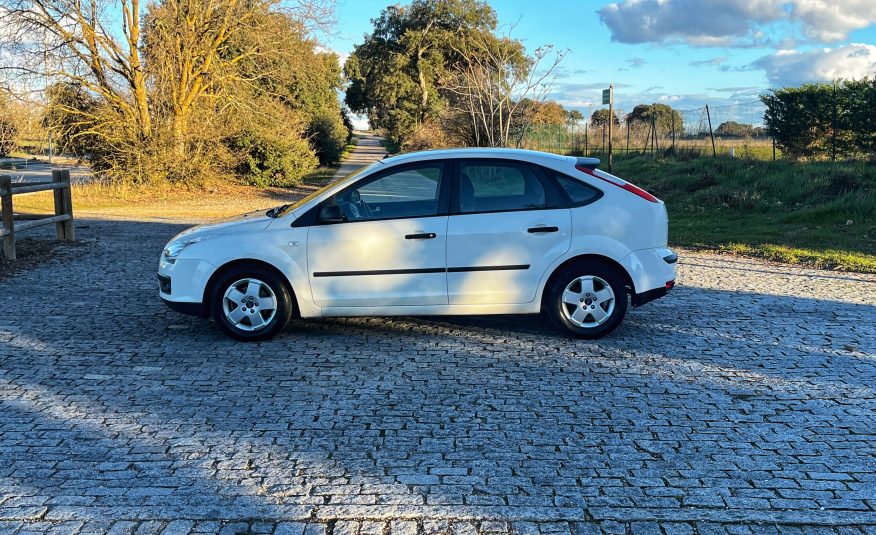 VENDIDO: FORD FOCUS AMBIENTE 1.6 100CV