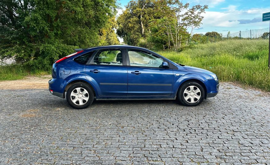 VENDIDO: FORD FOCUS TREND 1.6 100CV
