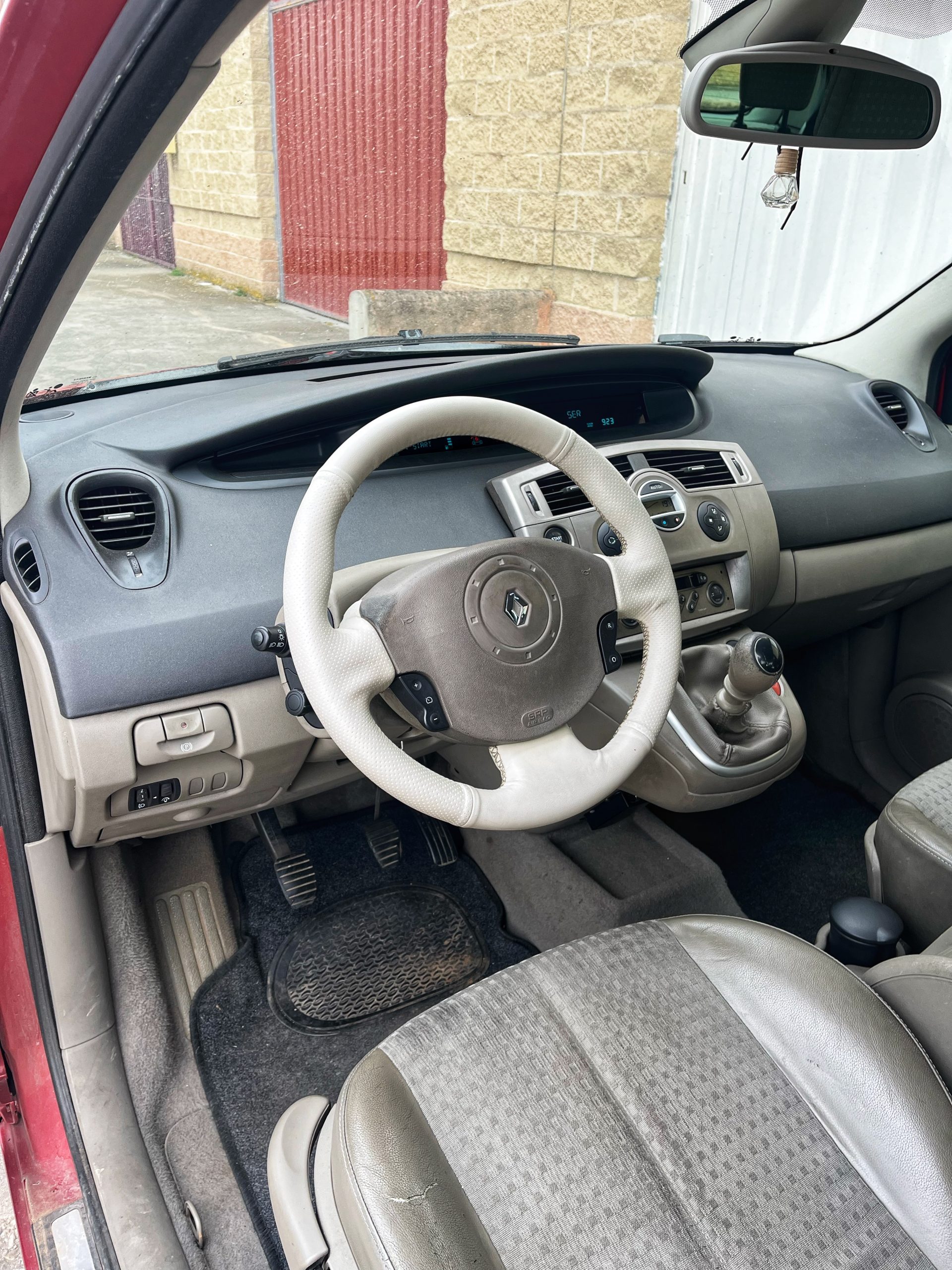 VENDIDO: RENAULT SCENIC LUXE PRIVILEGE 1.9DCI 120CV