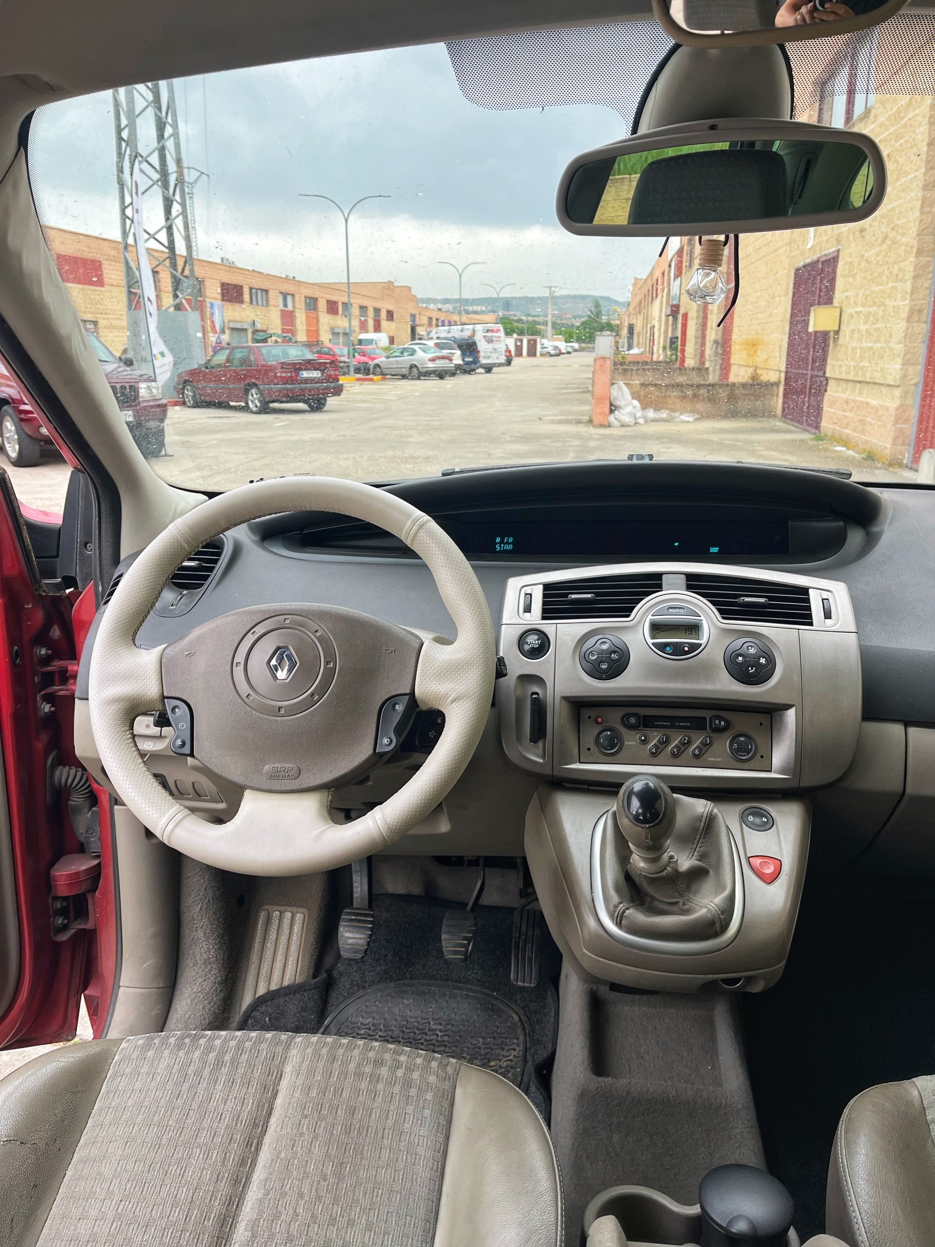 VENDIDO: RENAULT SCENIC LUXE PRIVILEGE 1.9DCI 120CV