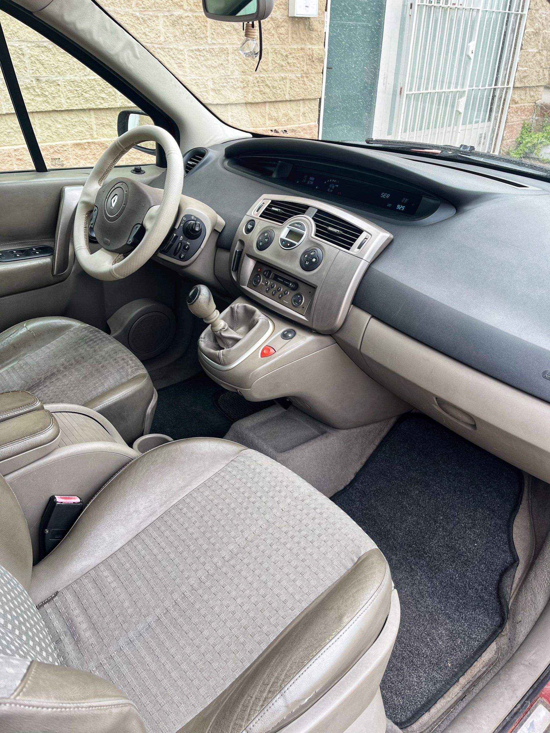 VENDIDO: RENAULT SCENIC LUXE PRIVILEGE 1.9DCI 120CV