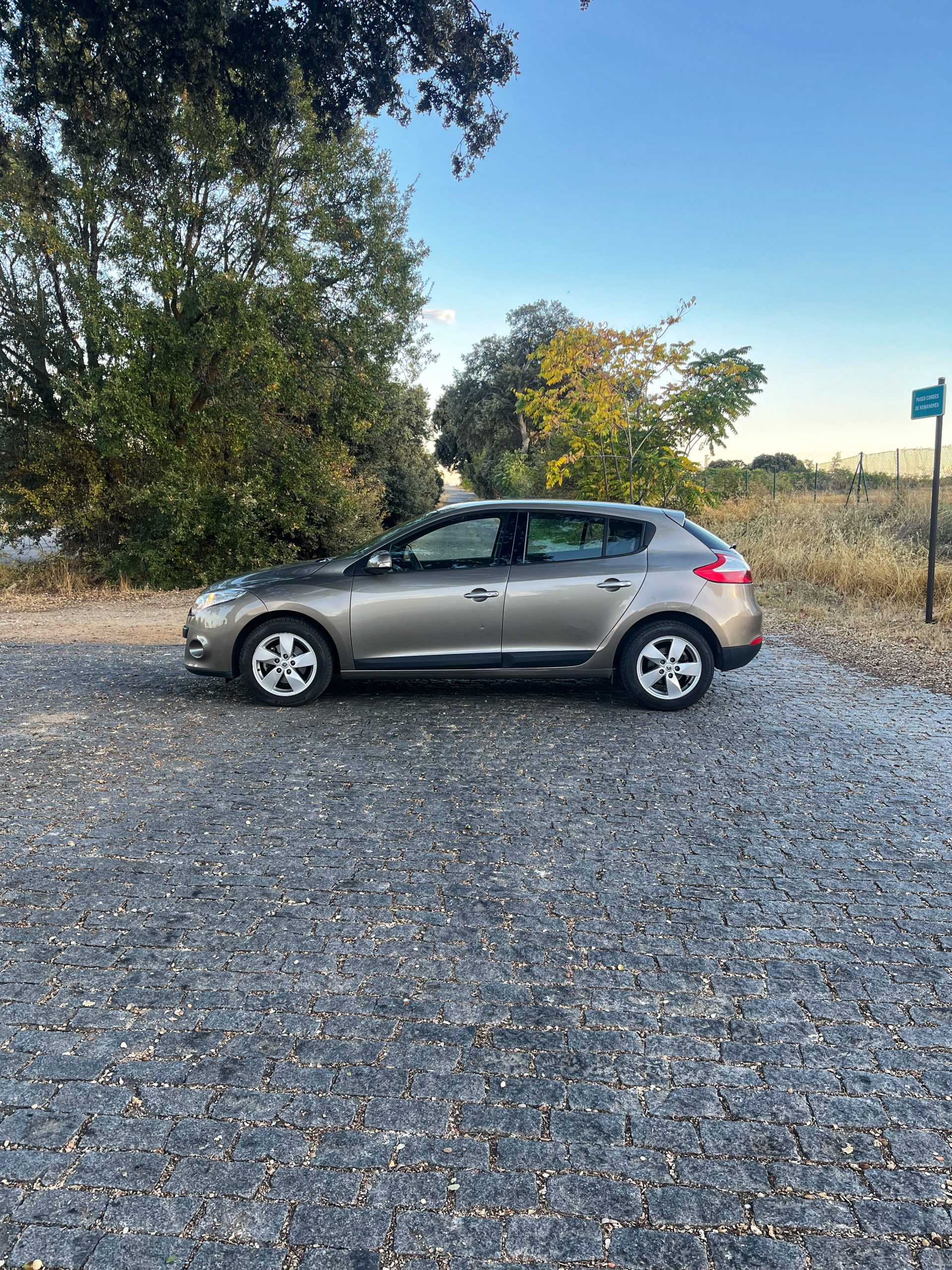VENDIDO: RENAULT MEGANE DYNAMIQUE 1.6 110CV