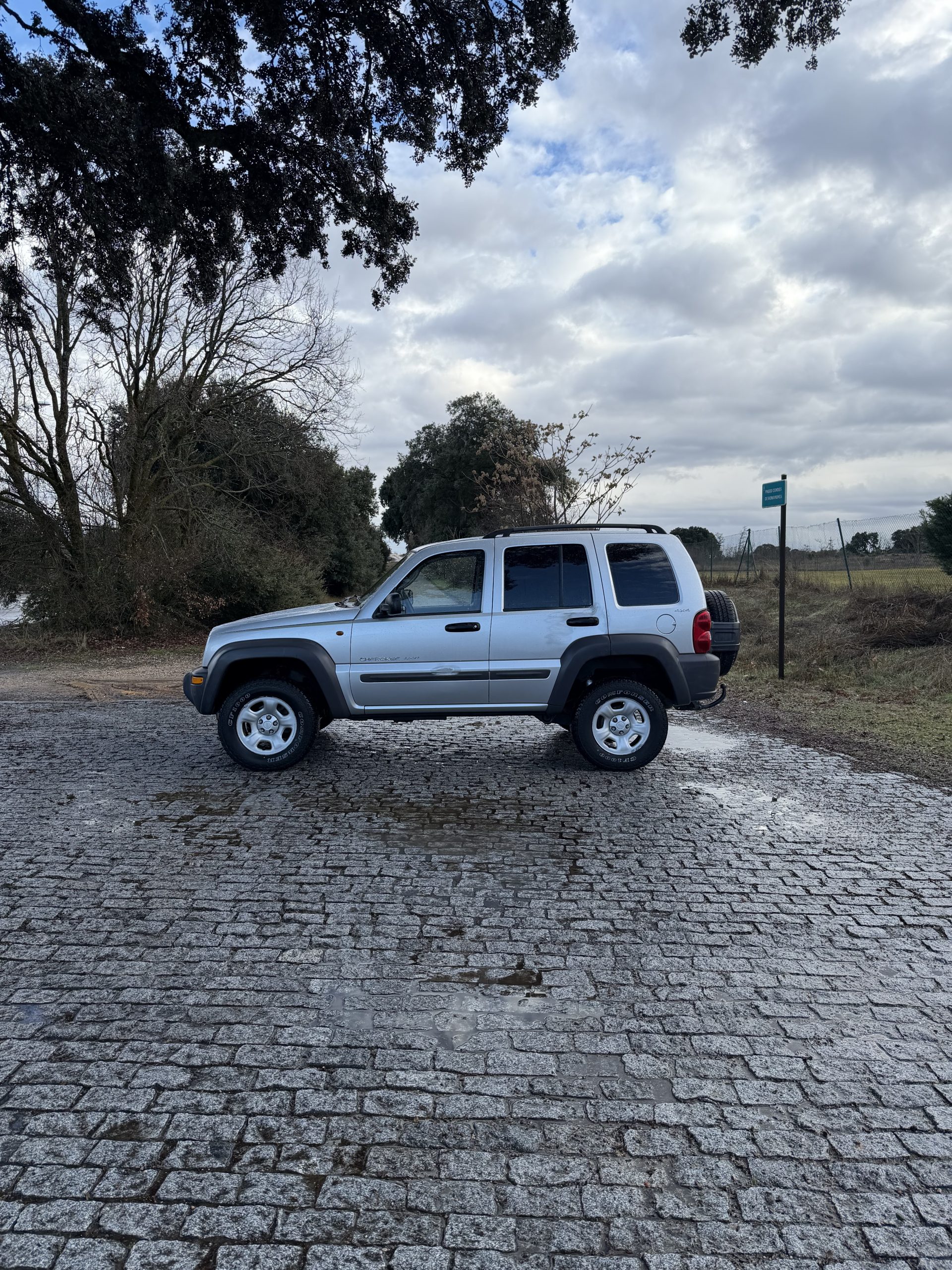 VENDIDO: JEEP CHEROKEE SPORT 2.5 CRD 143CV