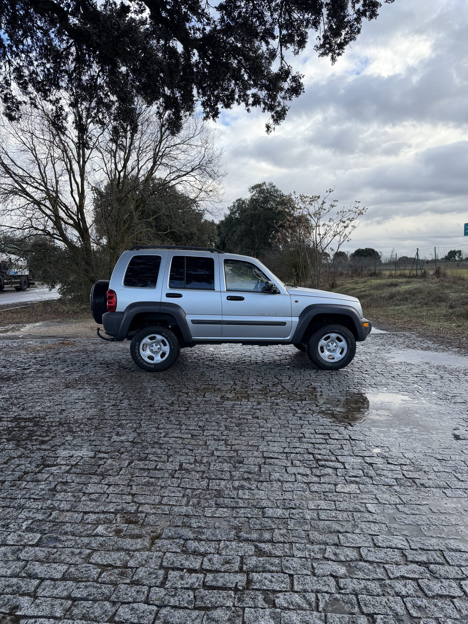 VENDIDO: JEEP CHEROKEE SPORT 2.5 CRD 143CV