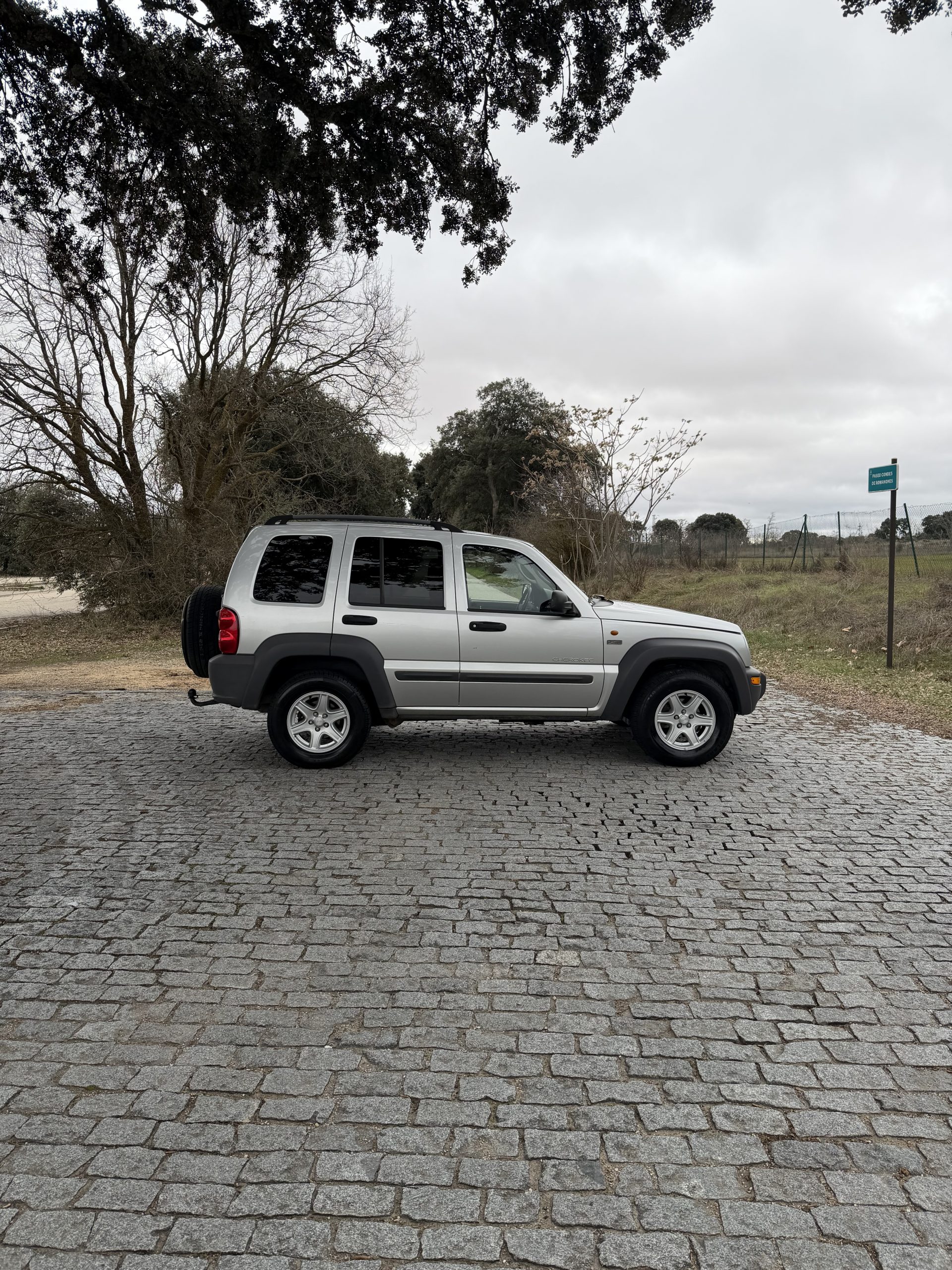 JEEP CHEROKEE SPORT 2.8CRD 150CV AUT.